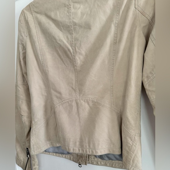 EUC. Banana Republic leather jacket / XS / genuine / distressed cream - Picture 7 of 11